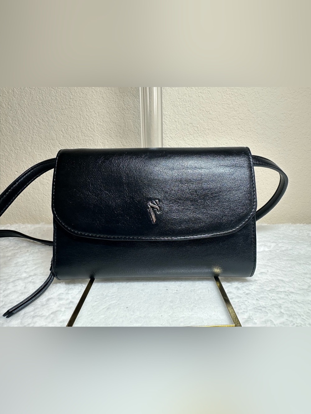 Simply Vera Vera Wang Black Leather Crossbody